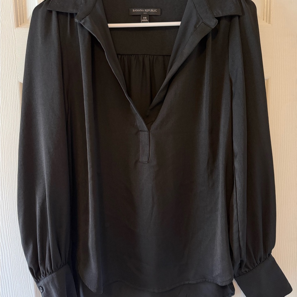 Banana Republic Black satin collar blous